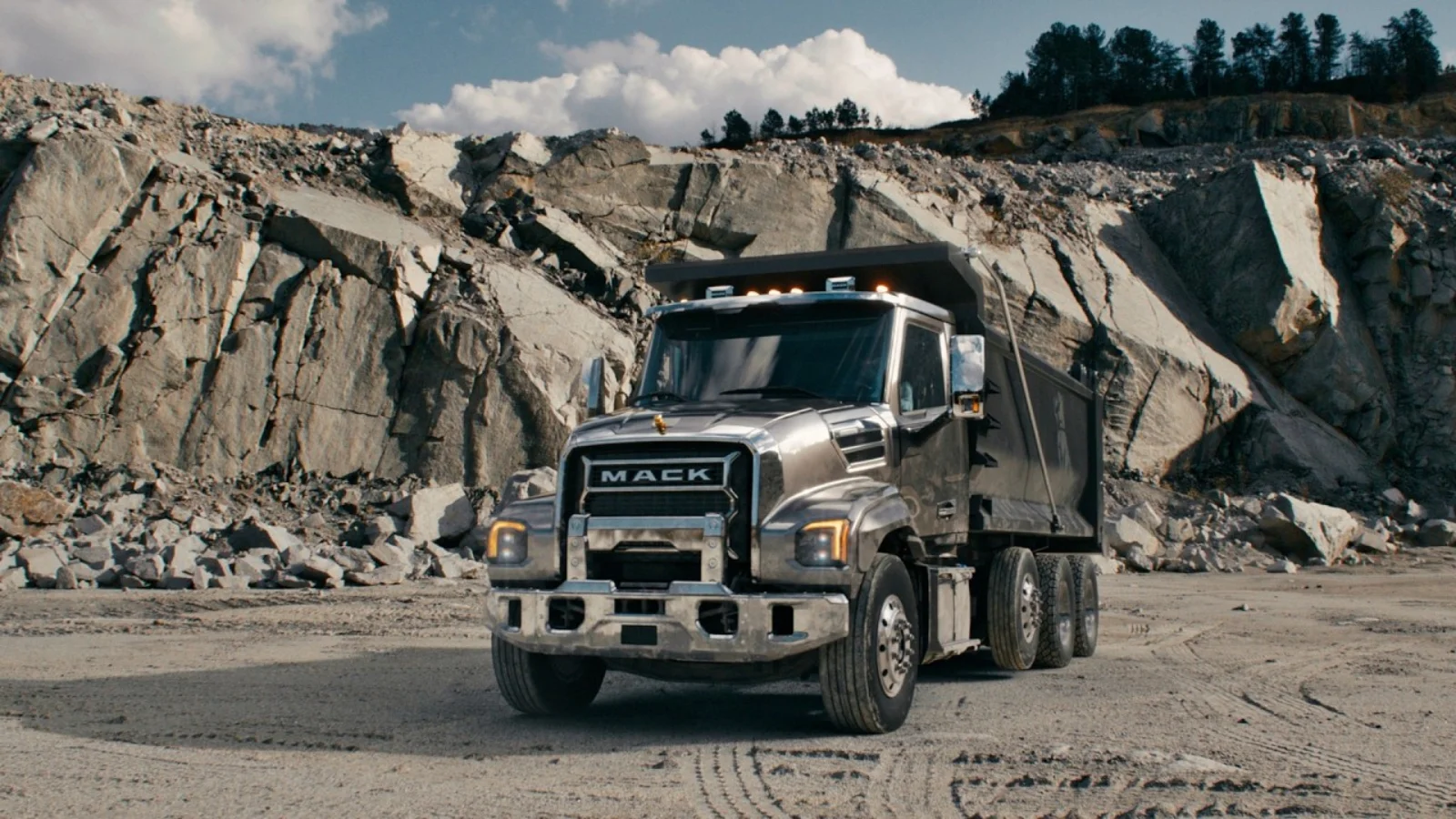 Mack Anthem, Pioneer, Pinnacle, and Granite Wheel Lug Nuts
