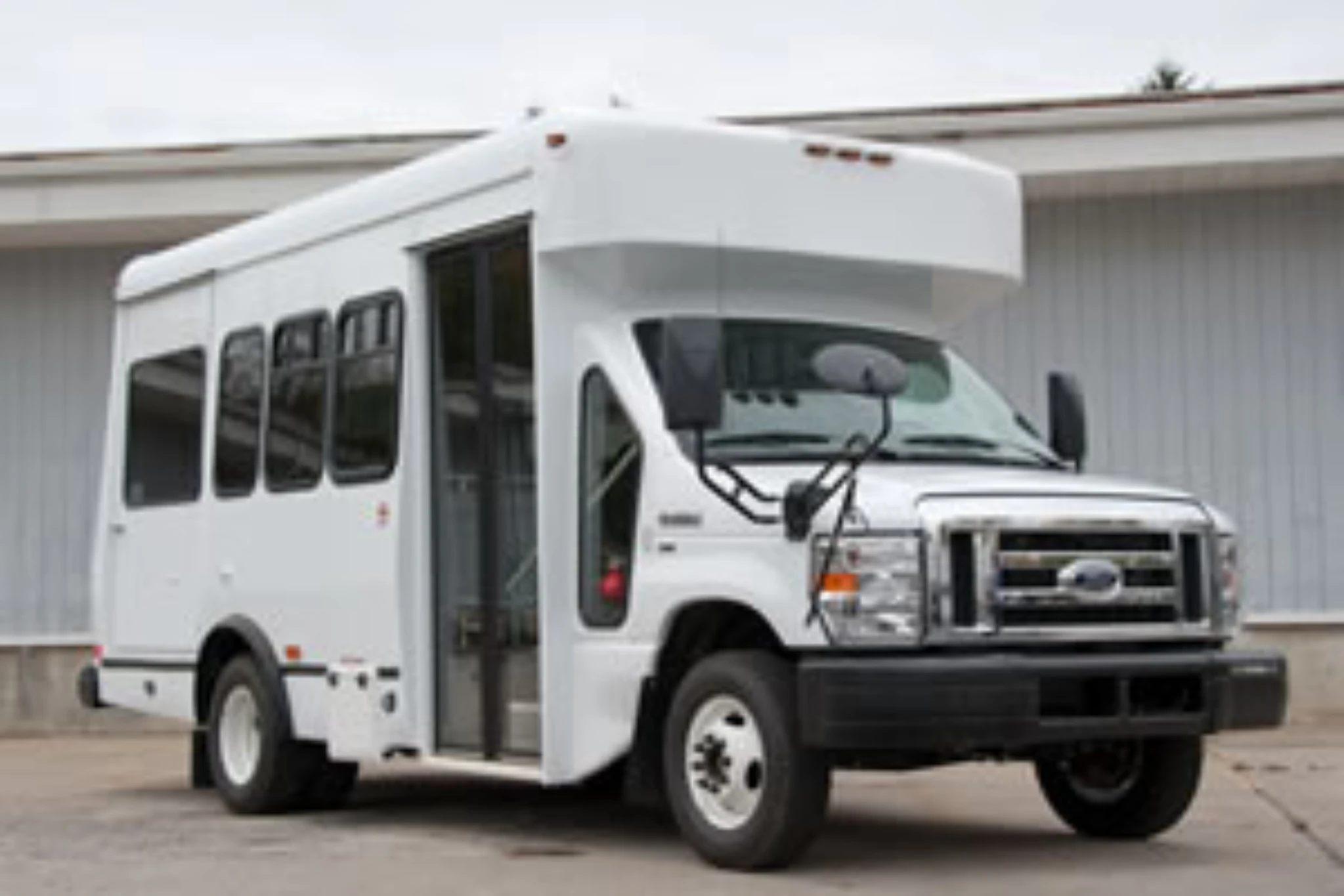 Coach and Equipment Phoenix/Metrolite Wheelchair Lift